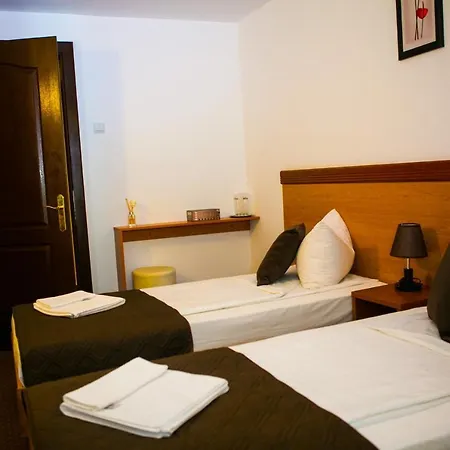 Regal 3*