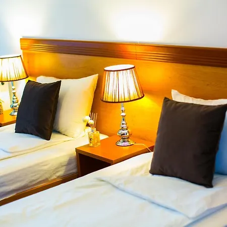 Regal 3*