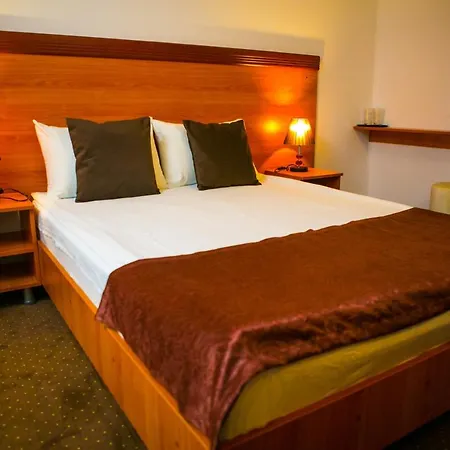 Regal 3*