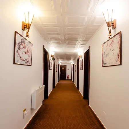 Regal Hotel 3*