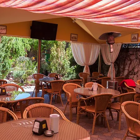 Regal 3*