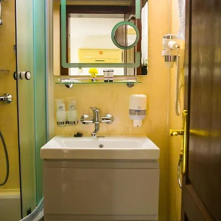 Regal 3* 科斯蒂内什蒂