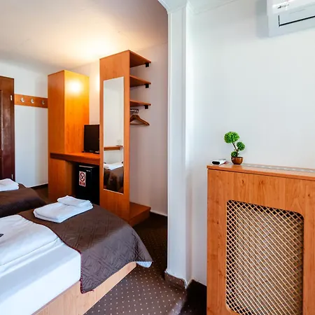 Regal 3*